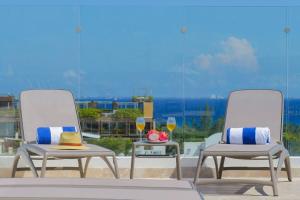 dnh accommodation, stylish condo, central location & impressive pools