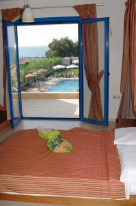 Studio with Sea View (3 Adults)