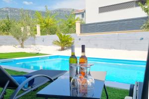 Family friendly house with a swimming pool Kastel Stafilic, Kastela - 23486