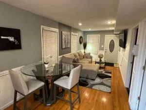 Cozy 4bd House Fireplace and Pond - هاموند