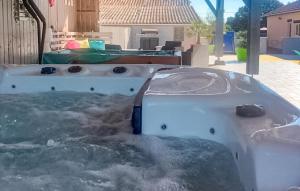 Maisons de vacances Nice Home In Savignac-Sur-Leyze : photos des chambres