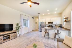9 Mi to Chandler Fashion Center Apt Near Golf!