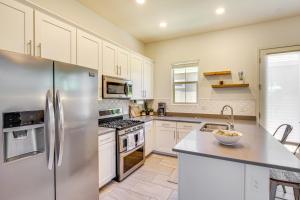 9 Mi to Chandler Fashion Center Apt Near Golf!