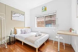 Private Double Room - Centrally Located at Ryde - Shared Bathroom - Beecroft