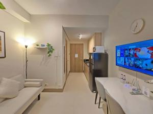 1BR Condotel with Balcony at FAME Residences #FM60