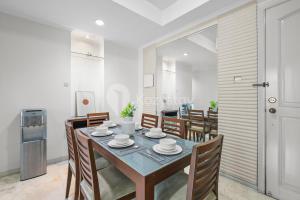 Bistre by Kozystay - Mega Kuningan