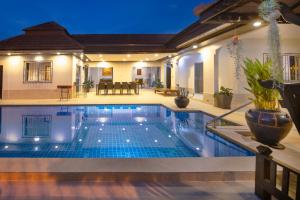 Villa Bos 5 minutes to the Beach in Jomtien