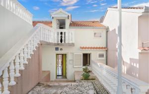Nice Apartment In Primosten With House Sea View 