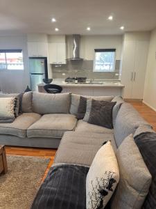 Lbarza Delightful 3BR Central Townhouse with courtyard