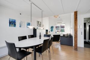 Beautiful Holiday Home Near Øer Maritime Holiday Village For 6 People