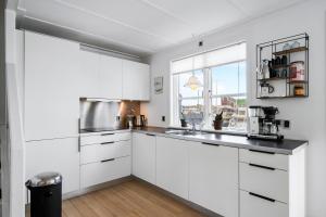 Beautiful Holiday Home Near Øer Maritime Holiday Village For 6 People