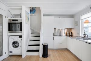 Beautiful Holiday Home Near Øer Maritime Holiday Village For 6 People