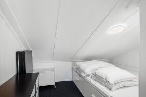 Beautiful Holiday Home Near Øer Maritime Holiday Village For 6 People