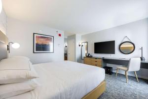 DoubleTree by Hilton New York JFK Airport