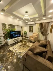 Well-equipped 2BR Apt in Sphinx Square El Agouza - Families only - Каир