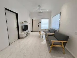 Little House Batu Pahat Homestay - 峇株巴辖 Little House Batu Pahat Homestay - 峇株巴辖