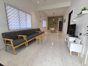 Tiny House Batu Pahat Homestay by Ngio