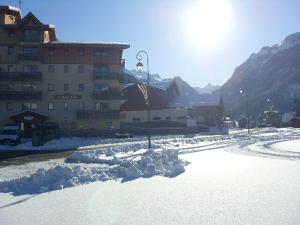 Appartements Appartement cosy 3 pieces, 6 pers a 100m des pistes, balcon sud, casier a skis - FR-1-265-372 : Appartement