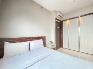 Chic and Cozy 2BR at Mekarwangi Square Cibaduyut Apartment By Travelio