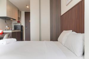 Brand New and Comfort Studio at Vasaka Solterra Apartment By Travelio