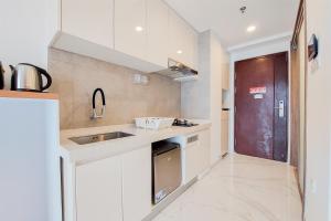 Cozy Living Studio Apartment Sky House BSD By Travelio