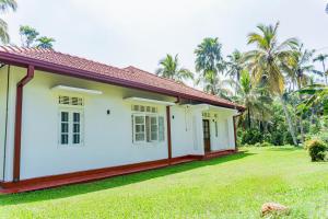 Red Araliya Villa Weligama