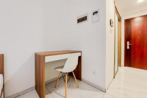 Warm Studio at 38th Floor Sky House Alam Sutera Apartment By Travelio