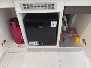 Warm Studio at 38th Floor Sky House Alam Sutera Apartment By Travelio