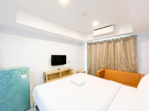 Modern Look Studio at De Prima Apartment By Travelio