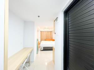 Modern Look Studio at De Prima Apartment By Travelio