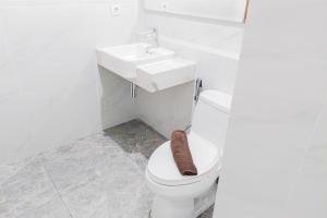 Tranquil and Comfort Living 1BR The Smith Alam Sutera Apartment By Travelio