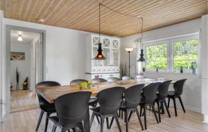 Beautiful Home In Ulfborg With Wifi