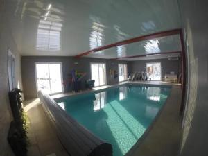 Chalets Villa spacieuse avec piscine a Saint-Sauveur-en-Rue : photos des chambres
