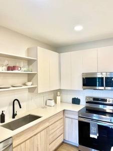 Cozy Modern 1 Bedroom Apartment