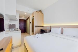Best and Nice Studio at Sky House BSD Apartment near AEON Mall By Travelio