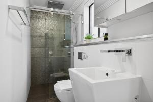 Luxe Double Ensuite Room - Centrally Located at Glenfield