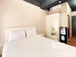Comfort Minimalist Studio at 3rd Floor Grand Asia Afrika Apartment By Travelio