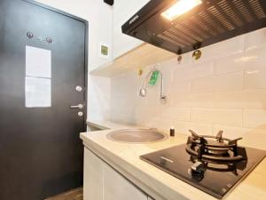 Comfort Minimalist Studio at 3rd Floor Grand Asia Afrika Apartment By Travelio