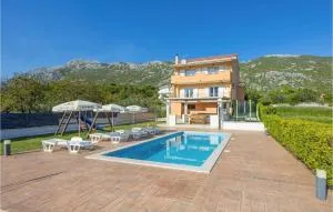 Three-Bedroom Apartment In Donja Ostrvica - Zvečanje