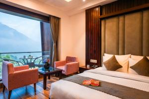 Alt life Luxe - Himalayan Crown - Upper Bhagsu Mcleodganj