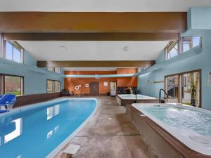 A105 Lake Cliffe condo