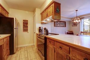 A105 Lake Cliffe condo