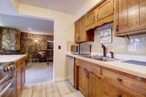 A105 Lake Cliffe condo