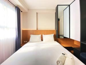 Nice 2BR at Gateway Pasteur Apartment By Travelio