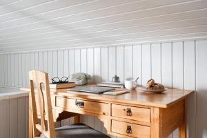 Guestly Homes - 2BR Nordic Cabin with Sauna