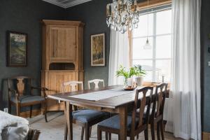 Guestly Homes - 2BR Nordic Cabin with Sauna