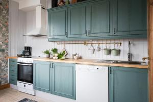 Guestly Homes - 2BR Nordic Cabin with Sauna