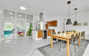 Awesome Home In Ulfborg With Kitchen