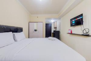 Cozy and Minimalist Studio Great Western Apartment By Travelio