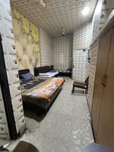 HOTEL JOGI GUEST HOUSE welcomefamilies, friends, groups, couples, singles fully Airconditioner, attach washrooms, lift, wifi, gyser hot water, 24 hours room service, power backup